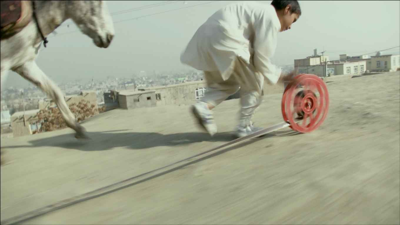 Image credits: © Francis Alÿs, REEL-UNREEL, 2011, Kabul, Afghanistan 2011, 19:32 min. In collaboration with Julien Devaux and Ajmal Maiwandi. BY-NC-ND