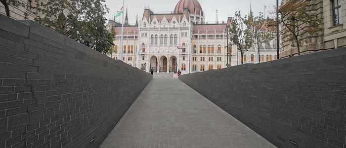 The Monument of National Solidarity (Az Összetartozás Emlékhelye) near the Parliament in Budapest. Image: Elekes Andor